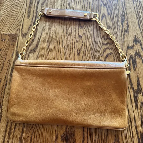 Tory Burch Bombe Tan Riva Leather Handbag with Strap and Gold Accents - Image 2