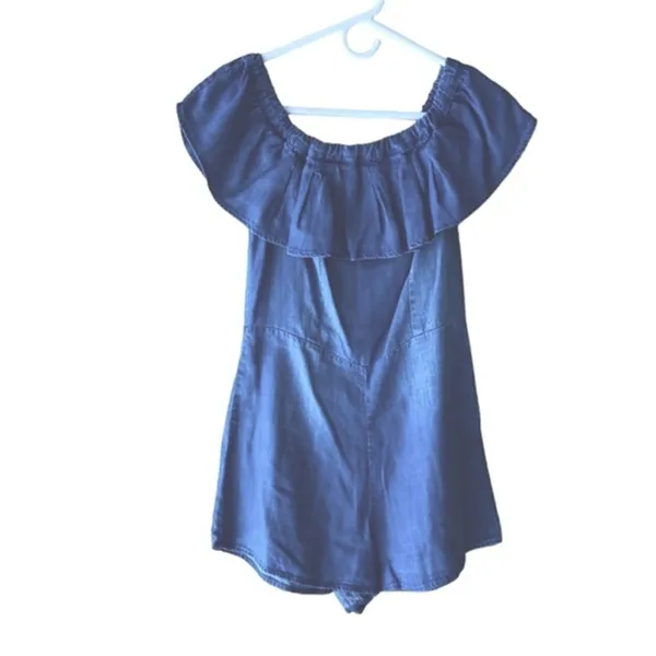 Altar'd State CHAMBRAY OFF SHOULDER COASTAL CHIC DENIM BLUE RUFFLE NECK ROMPER - Image 5