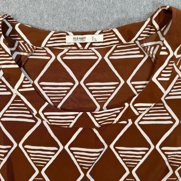 Old Navy Women's Large Brown White Geometric Pattern Short Sleeve Blouse Top - Image 4