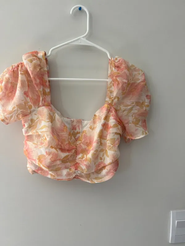 ShowPo size 4 crop top‎ White - Image 3