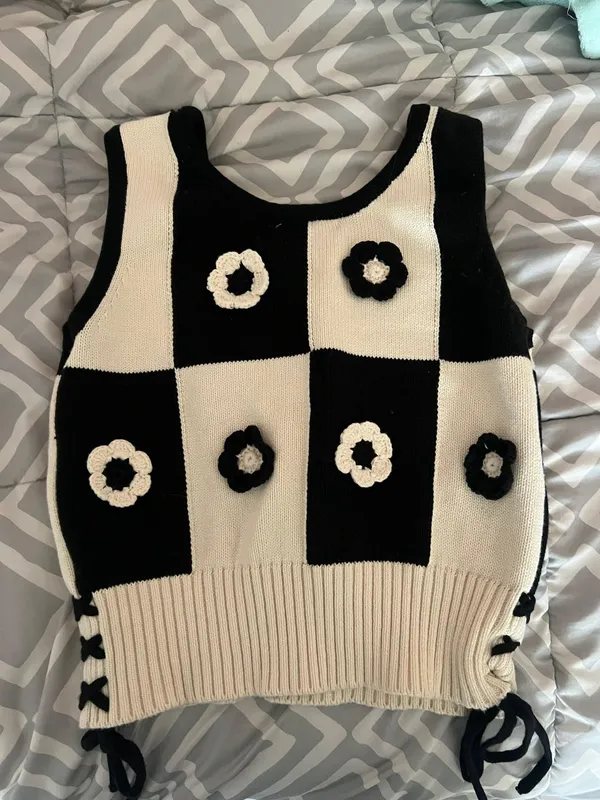 Black And White Flower Top - Image 2