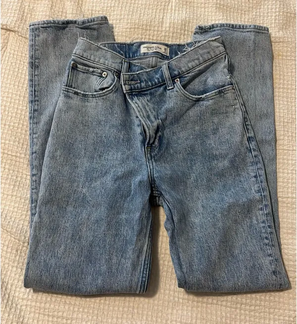 Abercrombie High-Rise Jeans 90s Ultra - Image 2