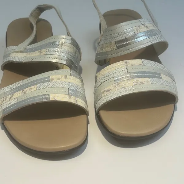 Munro American Womens 8.5 Silver‎ Snakeskin Metallic Slingback Low Wedge Sandals - Image 2