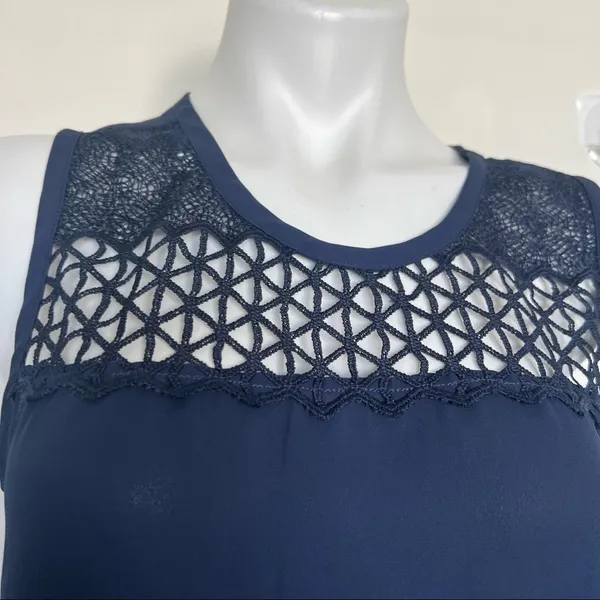 𝅺Love FIRE office career lace tank top MEDIUM navy blue NWOT - Image 3