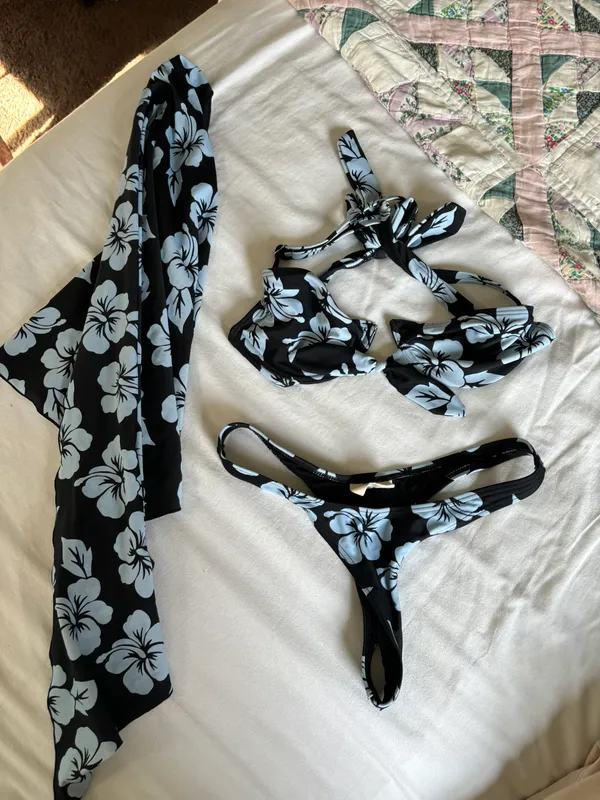 Billabong SNRKLBR blue hawaii three piece bikini set - Image 3