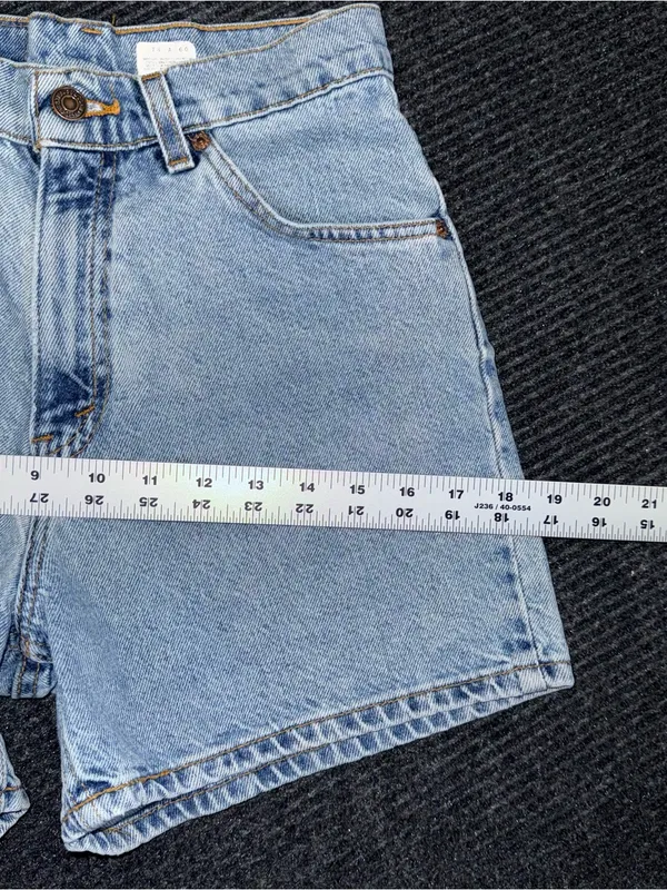 Vintage 90s Levi’s 912 White Tab Denim Shorts 6 P / 25 Light Wash USA Made Jorts - Image 8