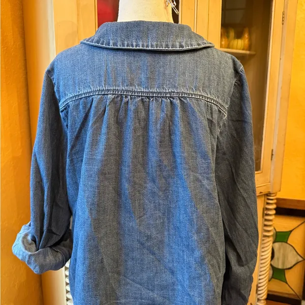 Old Navy Jean Button-Up Shirt Large - Image 5