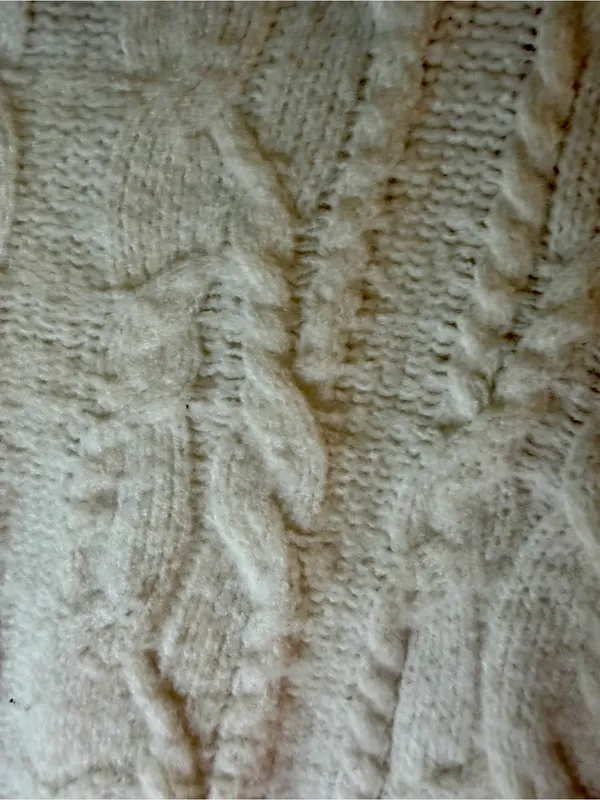Universal Thread white cable-knit sweater size Medium! - Image 4