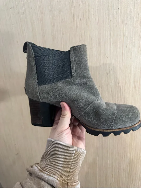 Women’s Sorel Waterproof Gray Chunky Suede Chelsea Ankle Booties Size 8 - Image 8