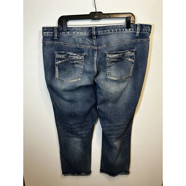 Maurices Distressed Denim Capri Jeans 15/16 Stretch Raw Hem Plus Size Blue - Image 11