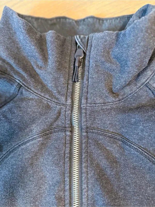 Lululemon Blissed Out Grey Scuba Jacket Size Small to Medium - Image 3