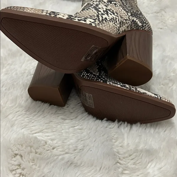 Qupid Slay Snake Print Heeled Boots - Image 5