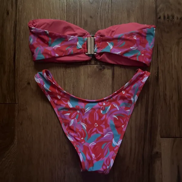 Blackbough Strapless Bikini - Image 3