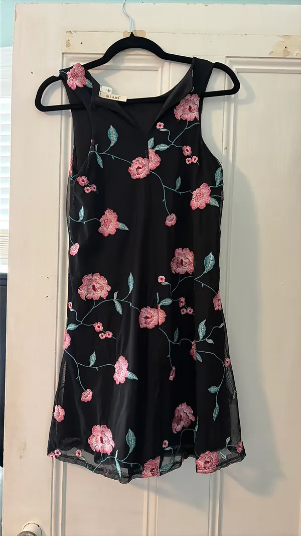 Small black floral dress - Image 2