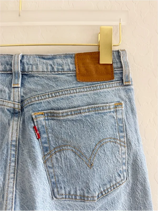 Levi's Premium Wedgie Icon Fit Jeans in Tango Light Wash Size 28 - Image 8