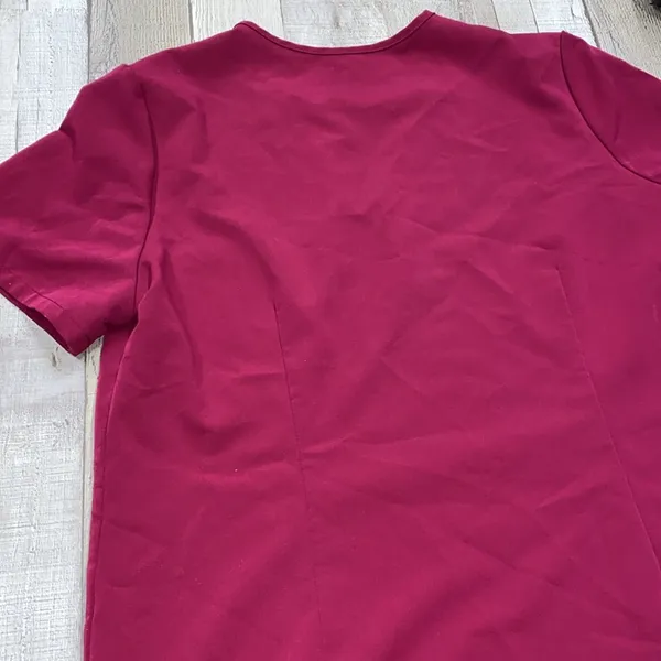 FIGS nurses scrub top size small - Image 7