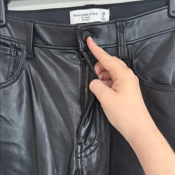 Abercrombie & Fitch Black The Skinny High Rise Faux Leather Jeans size 28 - Image 6