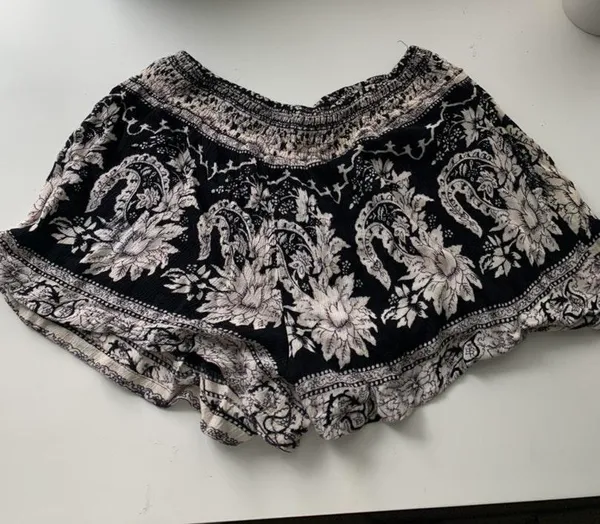 Angie Flowey Shorts - Image 2