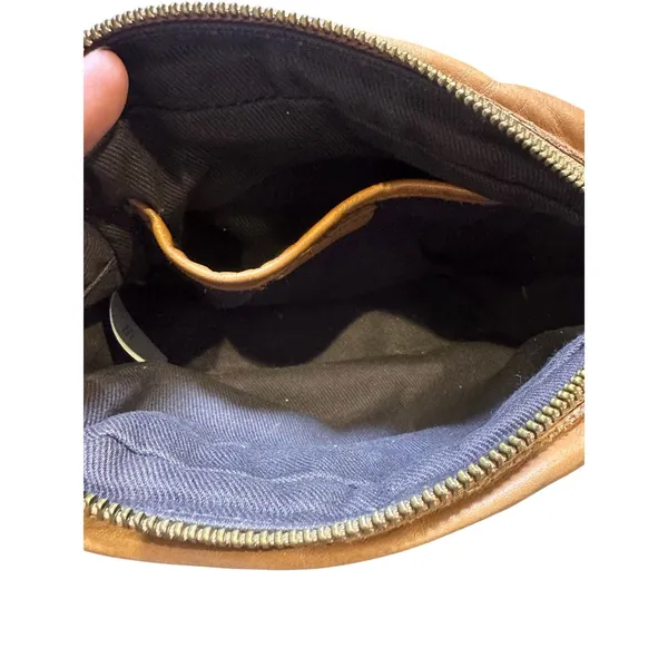 Madewell The Transport Camera Bag: Puff Edition in Warm Hickory Brown - Image 8