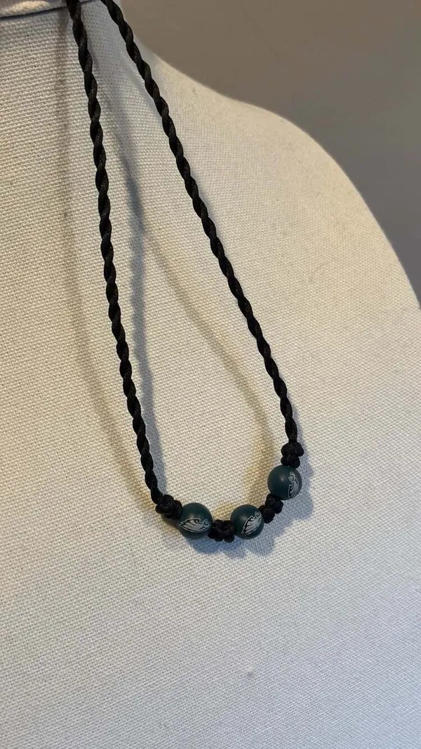 Philadelphia Eagles NFL Team Logo Bead Macramé Choker Necklace - Image 4