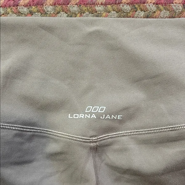Lorna Jane Taupe Tan Spandex Bike Shorts Athletic 6” - Image 3