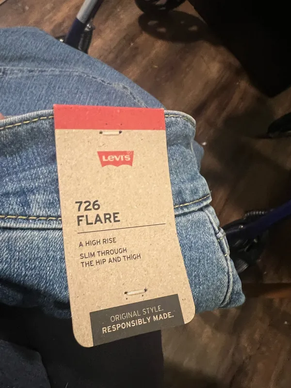 Levi’s Flare Jeans - Image 4