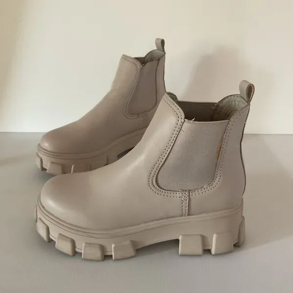 Circus by Sam Edelman NY Beige Platform Chelsea Boots Women’s Sz 6.5 Chunky Sole Ankle Booties - Image 2