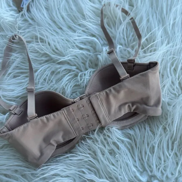 Skims Fits Everybody Strapless Bra Clay Size 30C - Image 5