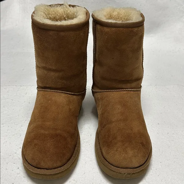 UGG Short Suede Chestnut Brown Boots 5825 size 8 - Image 2