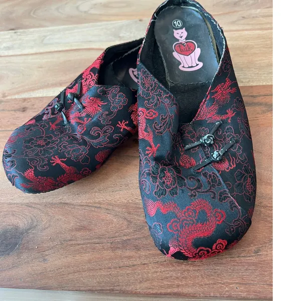 TUK 10 red black brocade Chinese slip-on shoes mule flats slipper Asian - Image 3