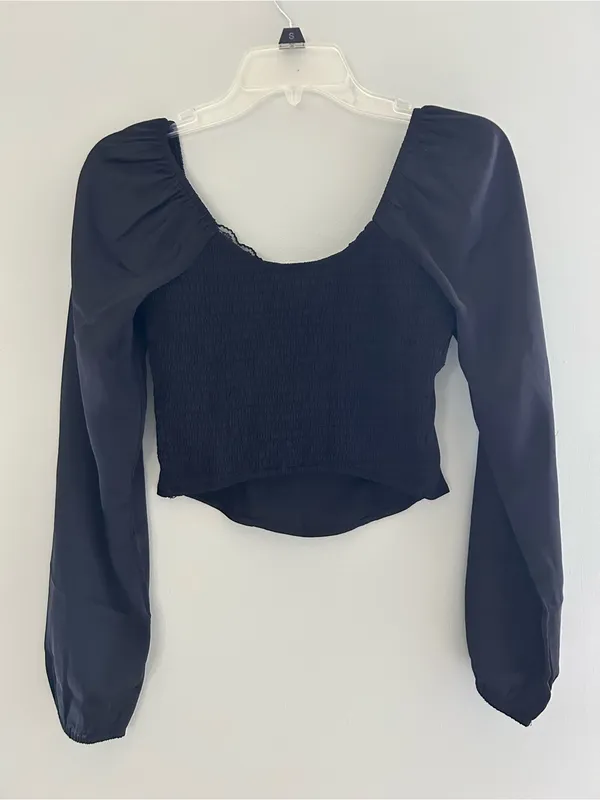 Hollister Black Long-Sleeve Cropped Ruched Bust Top - Image 2