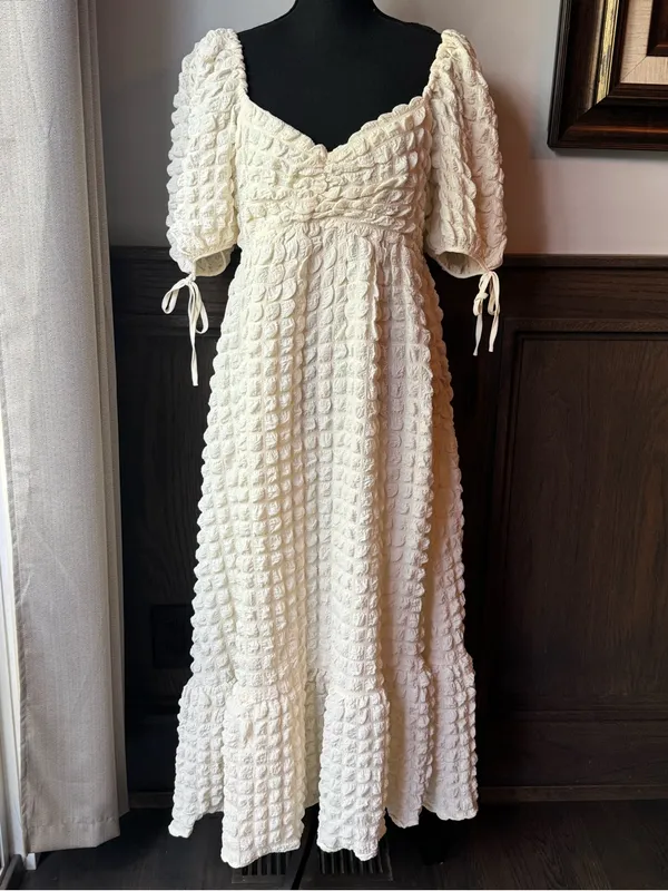 Endless Rose Ivory Puff-Sleeve Textured Maxi Dress medium euc - Image 2