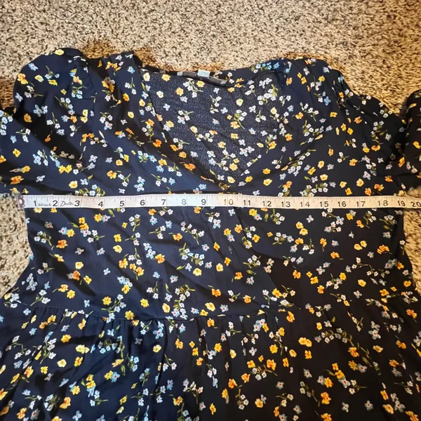 LOFT Navy Floral Print Peplum V Neck Blouse Women's‎ Size Small - Image 5