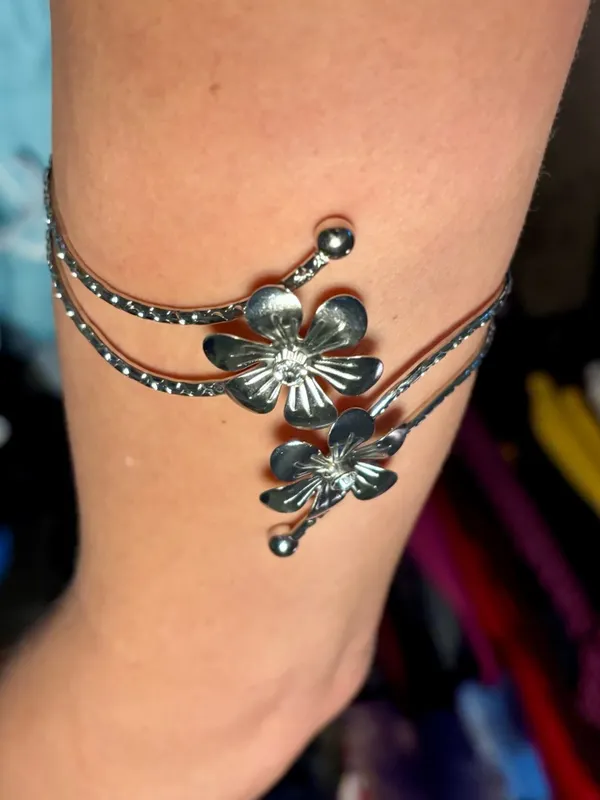 Beautiful Silver 2 Piece Floral Arm Cuffs - Image 5