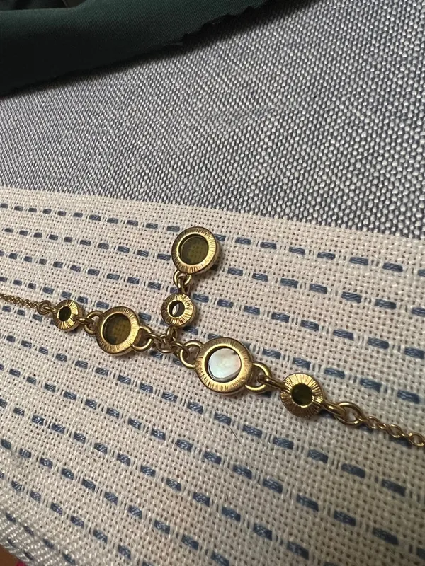 Vintage Gold-Tone Necklace Bezel Olive Green Faceted Stones - Image 5