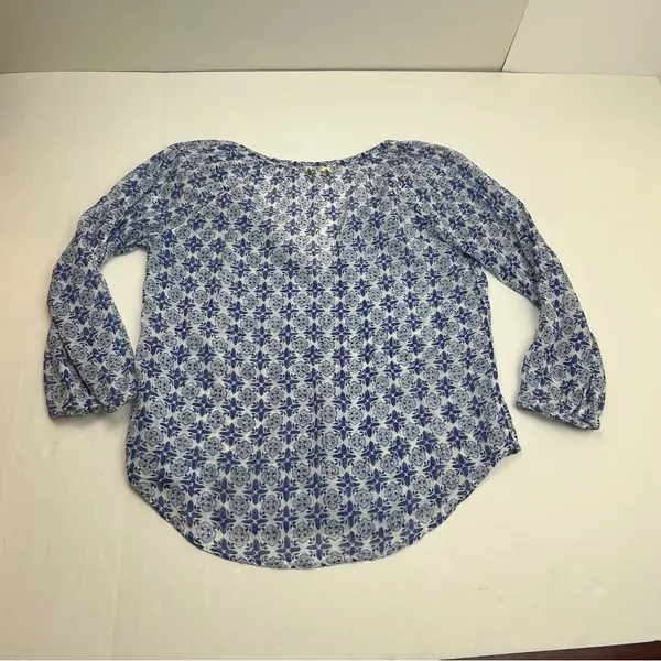 Roller Rabbit Blue White Floral Geometric Pattern 100%‎ Cotton Top Small *FLAW - Image 12