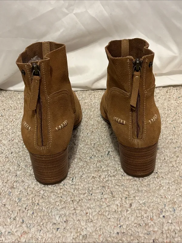 Ugg Bandara Western Style Suede Block-Heel Ankle Boots Camel Brown Suede size 11 - Image 4