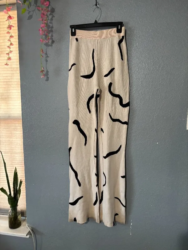 White Fox Beige & Black Knit Two-Piece Set • Size Small - Image 7