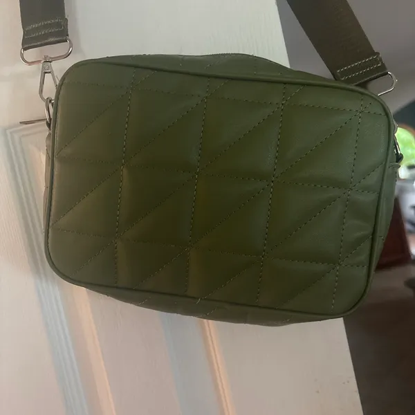 Olive green quilted cross body bag - Image 3
