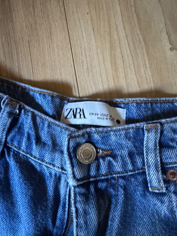 Zara Women's Distressed Blue Relaxed Jeans - Image 2