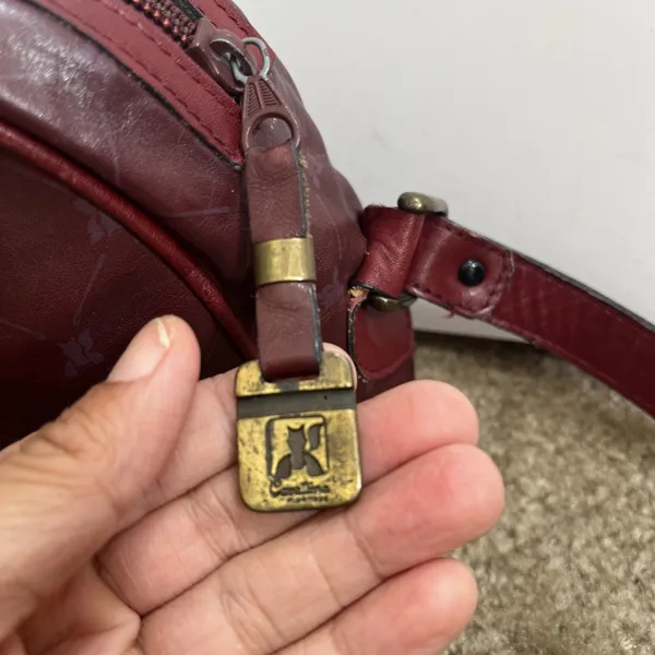 Italian Red Leather Shoulder Bag Logo Quiet Luxury Classic Business Professional - Image 16