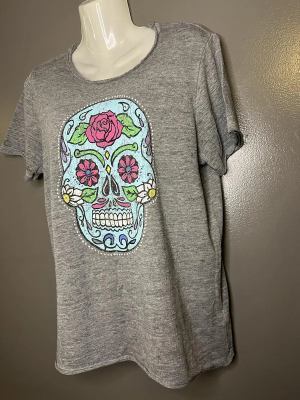 Chaser Shirt Womens Medium Gray Sugar Skull Graphic Day Of Dead Short Sleeve Top - Image 4
