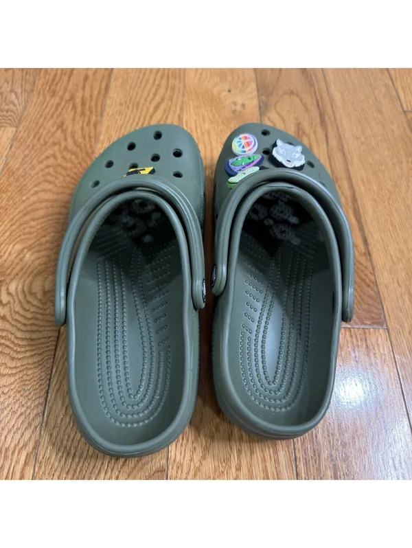 Crocs Classic Clog Olive Green Clogs Men’s 6 Women’s 8 w/ Jibbitz Charms - Image 3