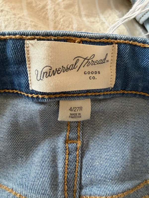 Universal Threads High Rise Denim Shorts 27 - Image 2