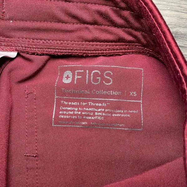 FIGS Women's size XS Zamora Jogger Pants Rafaela Top Burgundy Scrub Set - Image 3