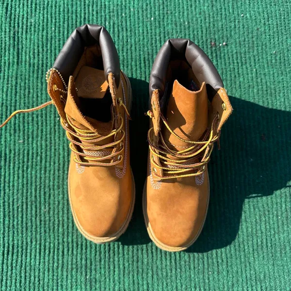 Timberland 6 Inch Premium Waterproof Boot 'Wheat' Nubuck Size 5 Women’s Size 6.5 STAIN ON BOTH SHOES IM SURE STAINS COME OFF - Image 4