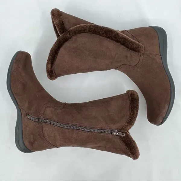 Bass FlexStep Loretta Chocolate Brown Faux Suede Fur Trim Tall Zip Boots Size 7 - Image 4