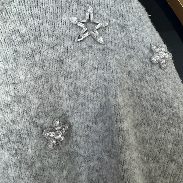 H&M Women’s Gray Sweater Size Medium - Image 3