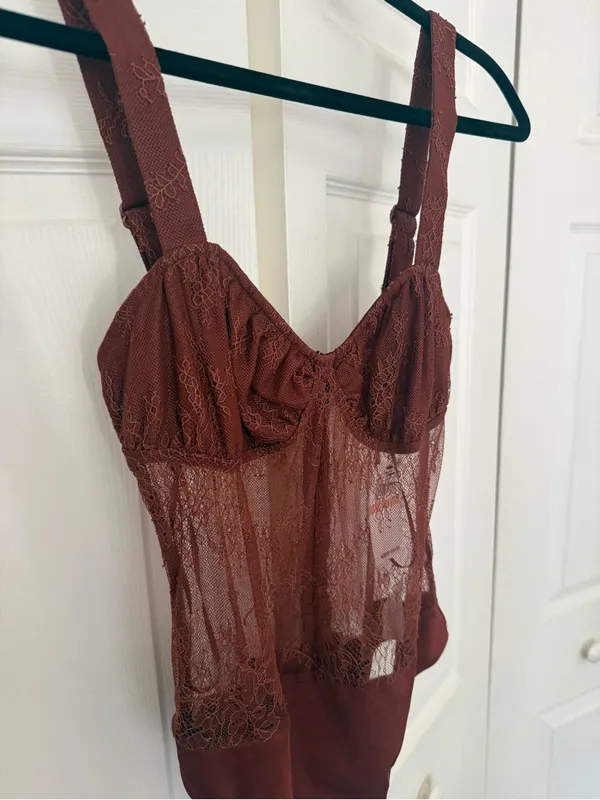 NWT Danielle Bernstein Warm Brown Lace Sheer Structured Bodysuit Top Size 2 - Image 4