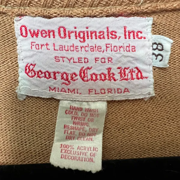 Vintage 60s 70s Owen Originals Elephant Appliqué V-Neck Sweater Tan Novelty Golf - Image 2